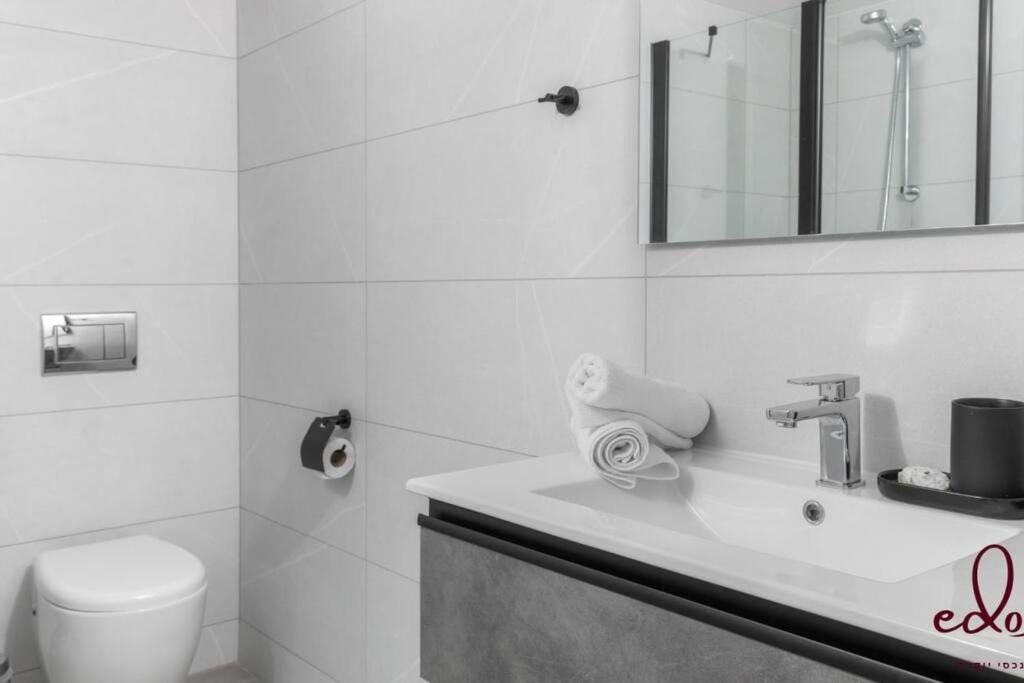 דירה יפהפייה עם מרפסת 100 מטר מהים - By Edom Apartamento Eilat